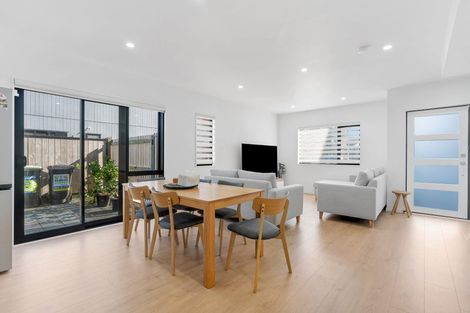Photo of property in 14 Eileen Newey Place, Henderson, Auckland, 0612