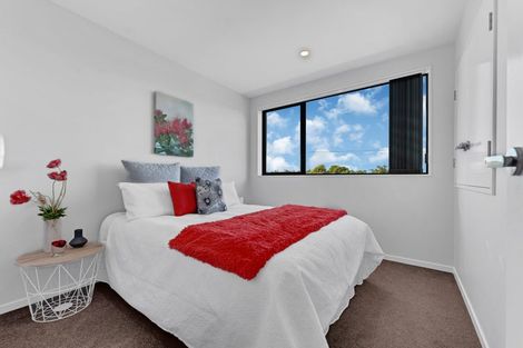 Photo of property in 2/119 Bruce Mclaren Road, Henderson, Auckland, 0612
