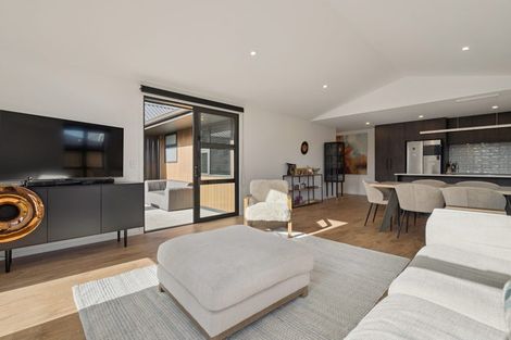 Photo of property in 40 Shelduck Road, Jacks Point, 9371