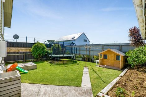 Photo of property in 23 Belt Road, Moturoa, New Plymouth, 4310