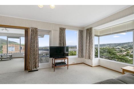 Photo of property in 19 Summit Road, Fairfield, Lower Hutt, 5011