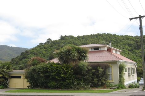 Photo of property in 83 Waikawa Road, Picton, 7220