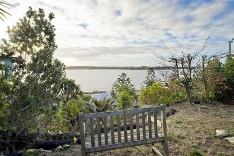 Photo of property in 24 The Brae, Mount Pleasant, Christchurch, 8081