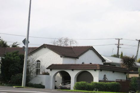 Photo of property in 2 Somerville Road, Shelly Park, Auckland, 2014