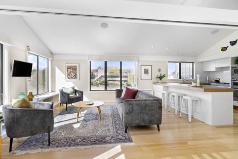 Photo of property in 96 Hill Street, Thorndon, Wellington, 6011