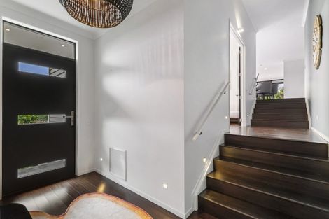 Photo of property in 16 Schopolo Place, Schnapper Rock, Auckland, 0632