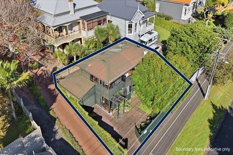 Photo of property in 2/32 Albert Road, Devonport, Auckland, 0624