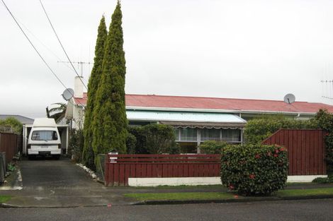 Photo of property in 16 Karaka Crescent, Levin, 5510