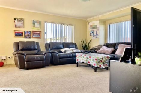 Photo of property in 35 Tussock Avenue, Mangere, Auckland, 2022