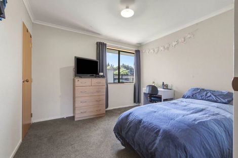 Photo of property in 11 Alpine Grove, Kelvin Grove, Palmerston North, 4414