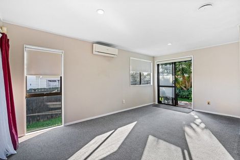 Photo of property in 3/76 Luanda Drive, Ranui, Auckland, 0612