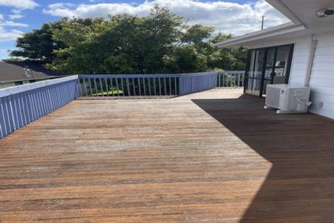 Photo of property in 11 Santiago Crescent, Unsworth Heights, Auckland, 0632