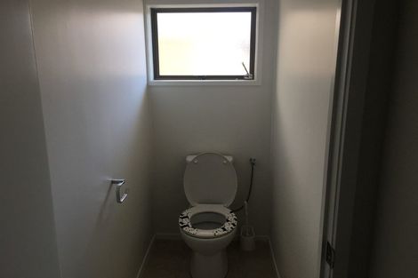 Photo of property in 2/24 Frank Evans Place, Henderson, Auckland, 0610