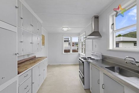Photo of property in 10 Atiawa Crescent, Waiwhetu, Lower Hutt, 5010