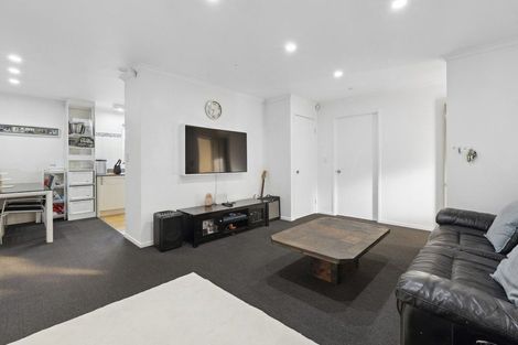 Photo of property in 15 Josie Lane, Manurewa, Auckland, 2102