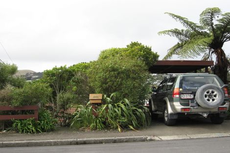 Photo of property in 24 Alwyn Place, Newlands, Wellington, 6037