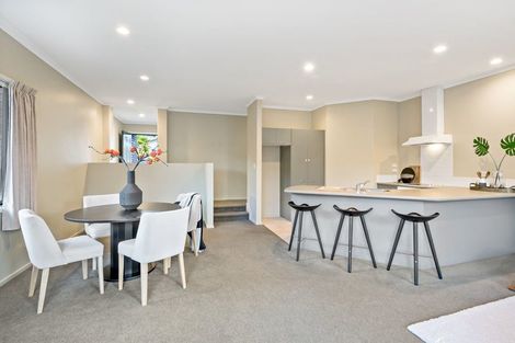 Photo of property in 11 Sunvista Avenue, Oteha, Auckland, 0632