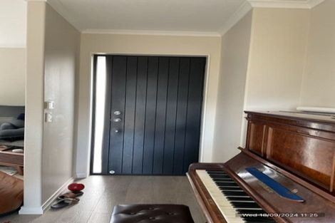 Photo of property in 10 Brumbie Way, Karaka, Papakura, 2113