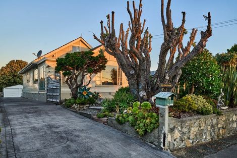 Photo of property in 135 Seaview Road, Paraparaumu Beach, Paraparaumu, 5032