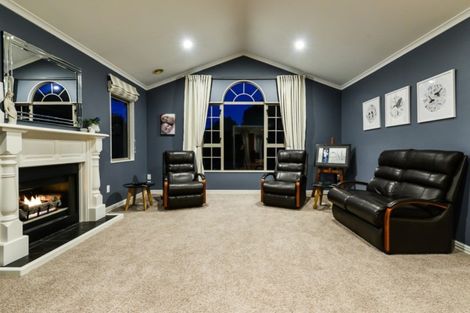 Photo of property in 2 Merivale Court, Rototuna, Hamilton, 3210