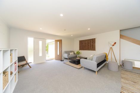 Photo of property in 7 Hillgrove Place, Fitzherbert, Palmerston North, 4410
