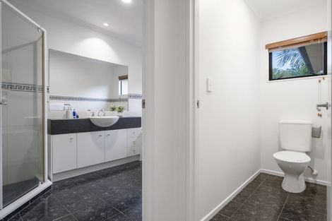 Photo of property in 7 Twin Court, Albany, Auckland, 0632