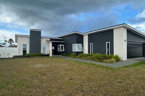 Photo of property in 10 Puroto Place, One Tree Point, 0118