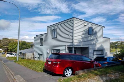 Photo of property in 31 Stewart Drive, Newlands, Wellington, 6037