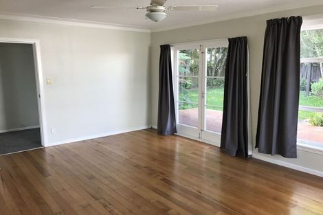 Photo of property in 2/14 Mona Vale, West Harbour, Auckland, 0618