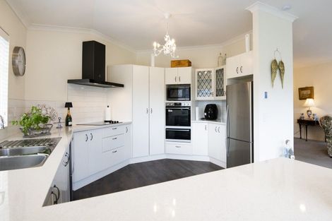 Photo of property in 14 Rutland Place, Taradale, Napier, 4112