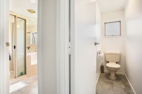 Photo of property in 14 John Downs Drive, Browns Bay, Auckland, 0630