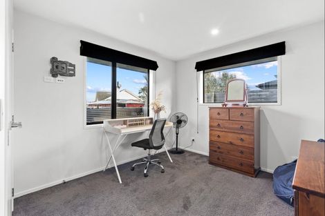 Photo of property in 8a Shetland Place, Westbrook, Palmerston North, 4412