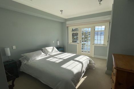 Photo of property in Sunhaven Flats, 262 Oriental Parade, Oriental Bay, Wellington, 6011