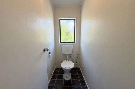 Photo of property in 2/20 Eulogy Place, Randwick Park, Auckland, 2105