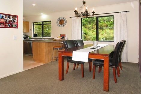 Photo of property in 39 Dress Circle, Newlands, Wellington, 6037