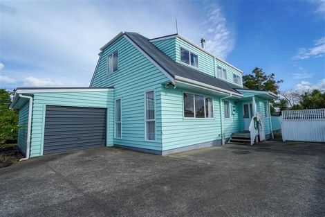 Photo of property in 1/1 Moana Avenue, Bayswater, Auckland, 0622