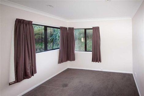 Photo of property in 27 Gifford Grove, Churton Park, Wellington, 6037