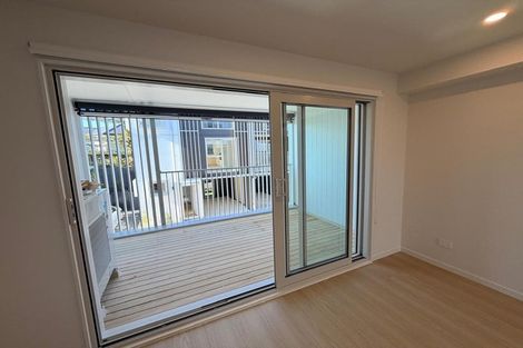 Photo of property in 9/9 Aeroview Drive, Beach Haven, Auckland, 0626