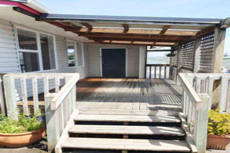Photo of property in 24 Beach Road, Glenbrook, Waiuku, 2681