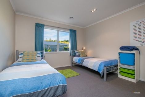 Photo of property in 14 Jade Crescent, Timberlea, Upper Hutt, 5018