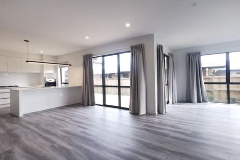 Photo of property in 5 Barrels Close, Kumeu, 0810