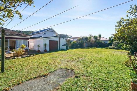 Photo of property in 303 The Parade, Island Bay, Wellington, 6023