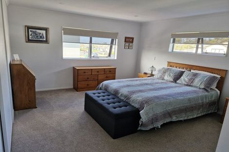 Photo of property in 64 Mettam Drive, Swanson, Auckland, 0614