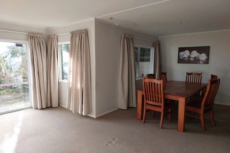 Photo of property in 2 Lexington Drive, Botany Downs, Auckland, 2010