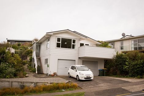 Photo of property in 15 Gloaming Hill, Titahi Bay, Porirua, 5022