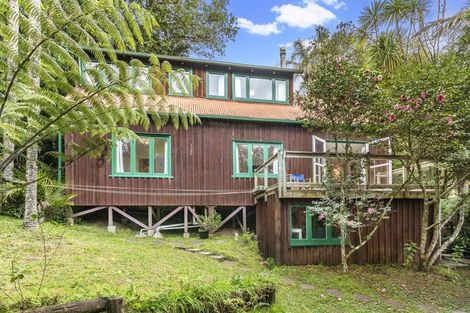 Photo of property in 34 Wood Bay Road, Titirangi, Auckland, 0604