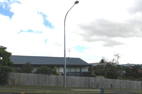 Photo of property in 106 Unsworth Drive, Unsworth Heights, Auckland, 0632