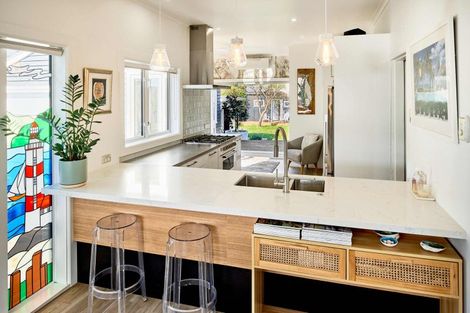 Photo of property in 147 Marine Parade, Eastbourne, Lower Hutt, 5013