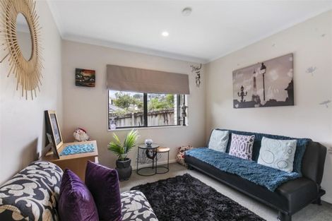 Photo of property in 16 Berkshire Terrace, Massey, Auckland, 0614