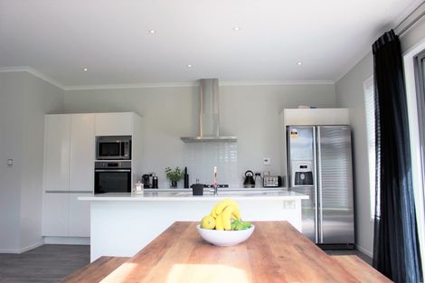 Photo of property in 2 Huarahi Pai Road, Huapai, Kumeu, 0810